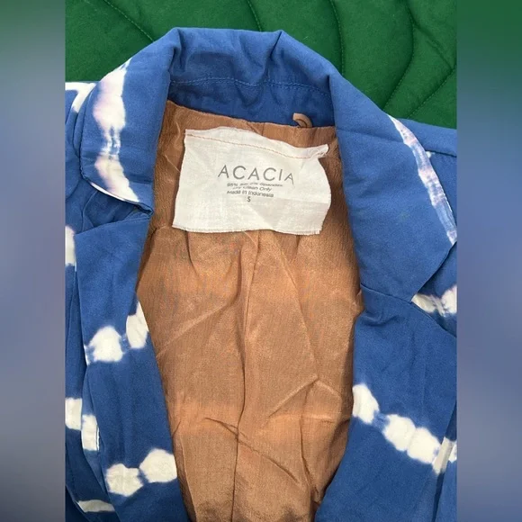 NWOT Rare vintage Acacia silk blazer. Color: Pacific Tides. Size: Small